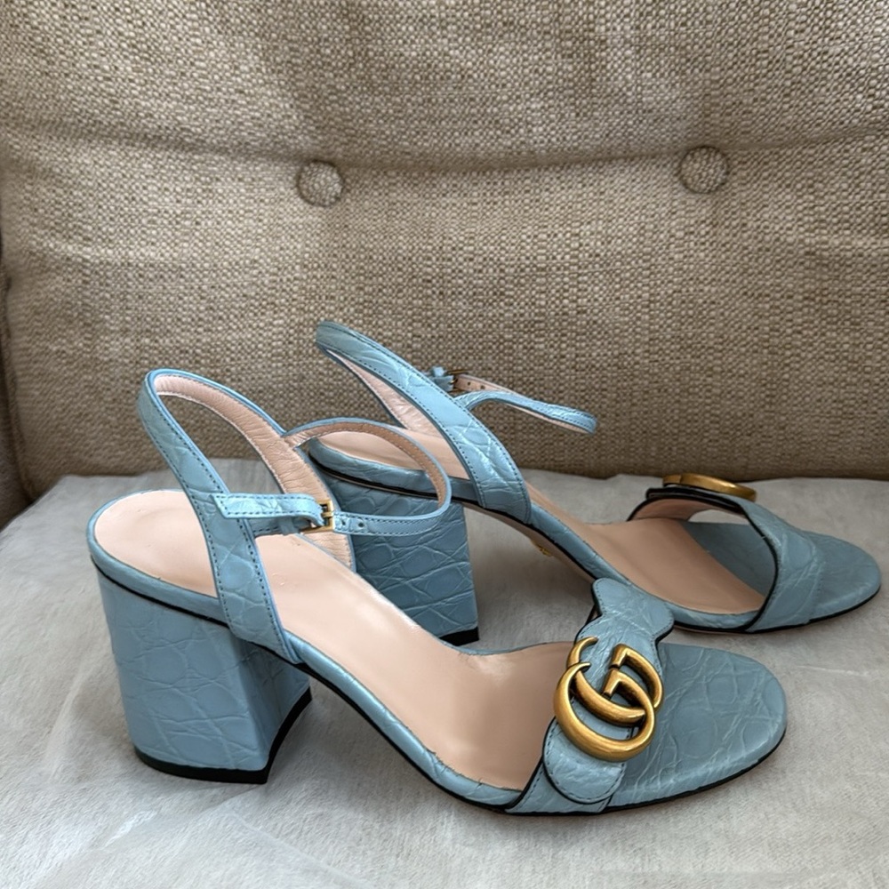 Gucci Light Blue Heels with Gold Logo - Picture 3 of 5